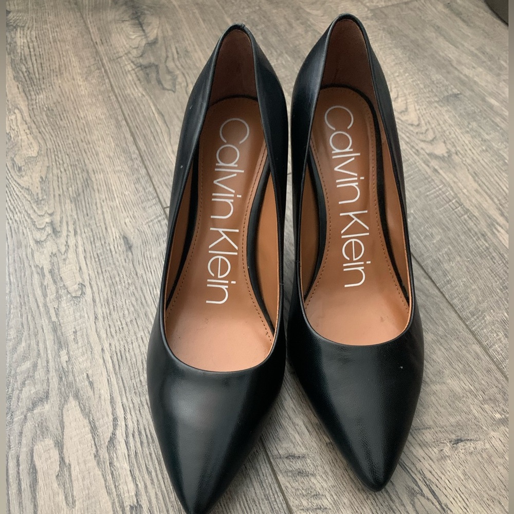 Black Calvin Klein Brand New heels!!! Size 8